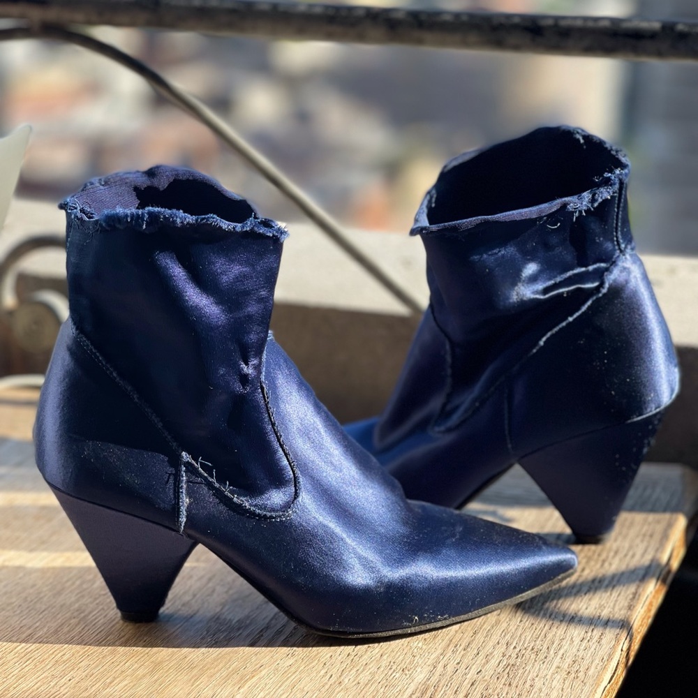 Ankle boots, chic, party, festival, size 40 USA 91/2 royal blue satin